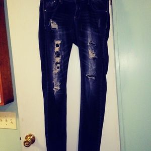 Distressed skinny jeans